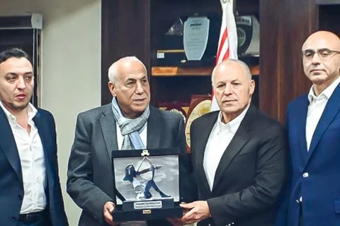 وفد اتحاد الكرة برئاسة هاني أبو ريدة يصل الزمالك